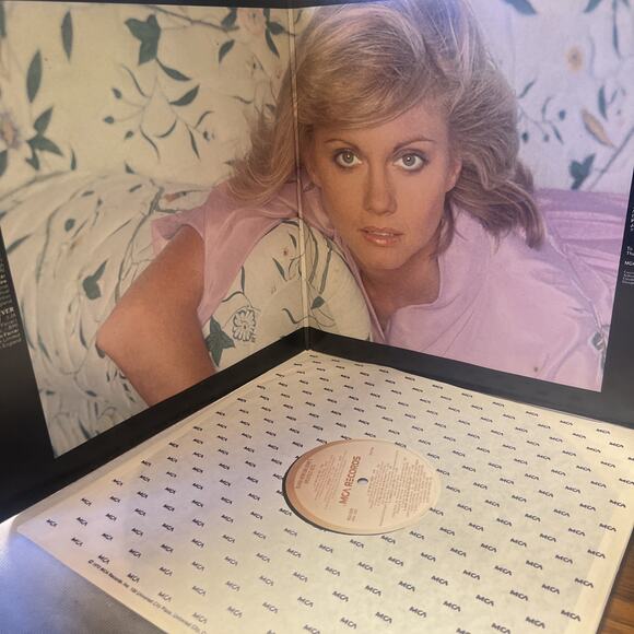 Olivia Newton John's Greatest Hits Vinyl LP Record Album 1977 MCA Records - Picture 3 of 7